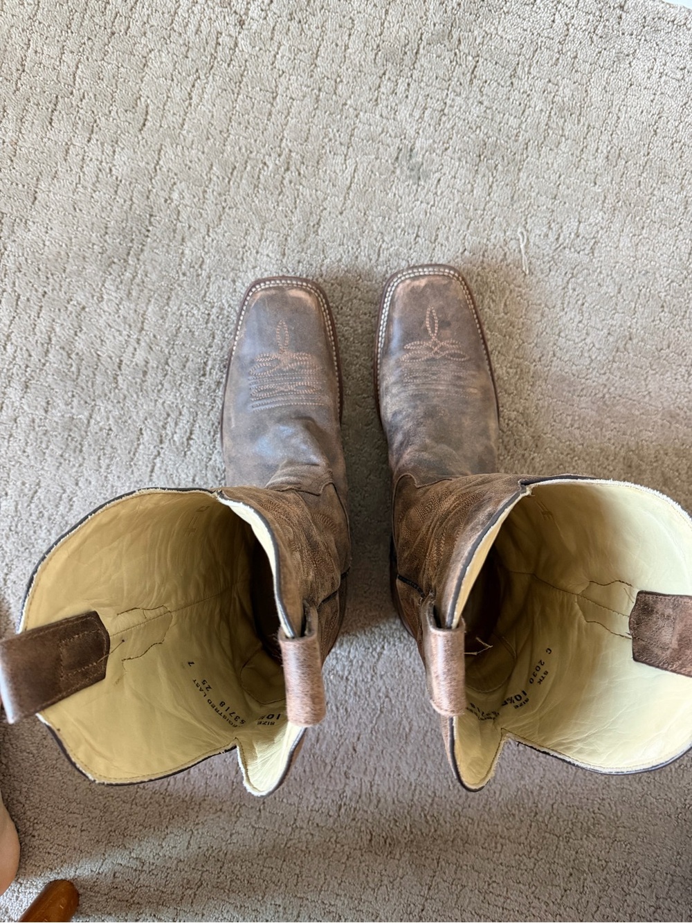 Corral men’s western boots in distressed brown leather size 10.5